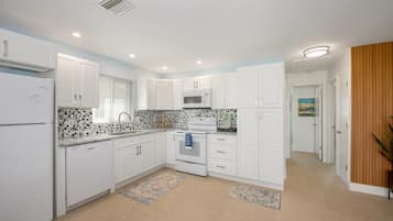 House, Multiple Beds (Endless Tides 2) | Private kitchen | Oven, toaster