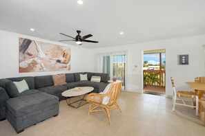 House, Multiple Beds (Endless Tides 2) | Living area