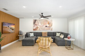 Maison, plusieurs lits (Endless Tides 2) | Coin séjour