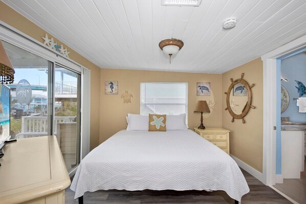 Cabin, Multiple Beds (Tan Lines) - Tan Lines (Fort Myers Beach)