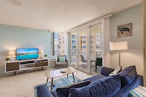 Appart'hôtel, 1 très grand lit et 1 canapé-lit (Estero Beach & Tennis 804-C) | Coin séjour