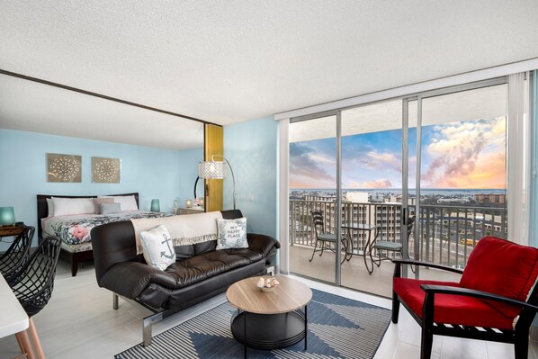 Condo, 1 très grand lit et 1 canapé-lit (Estero Beach & Tennis 1201-A) | Aire de séjour