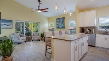 House, Multiple Beds (Island Breeze) | Interior