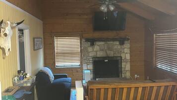 Smart TV, fireplace