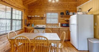 "Fir Deer Life" 2-bedroom 1 bath cabin 2 in cool Concan with WiFi, AC
