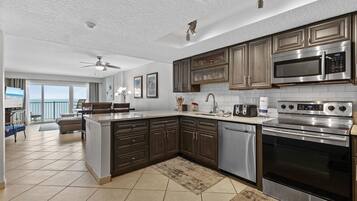 Condo, Multiple Beds (Ponce de Leon Towers 503) | Private kitchen | Oven