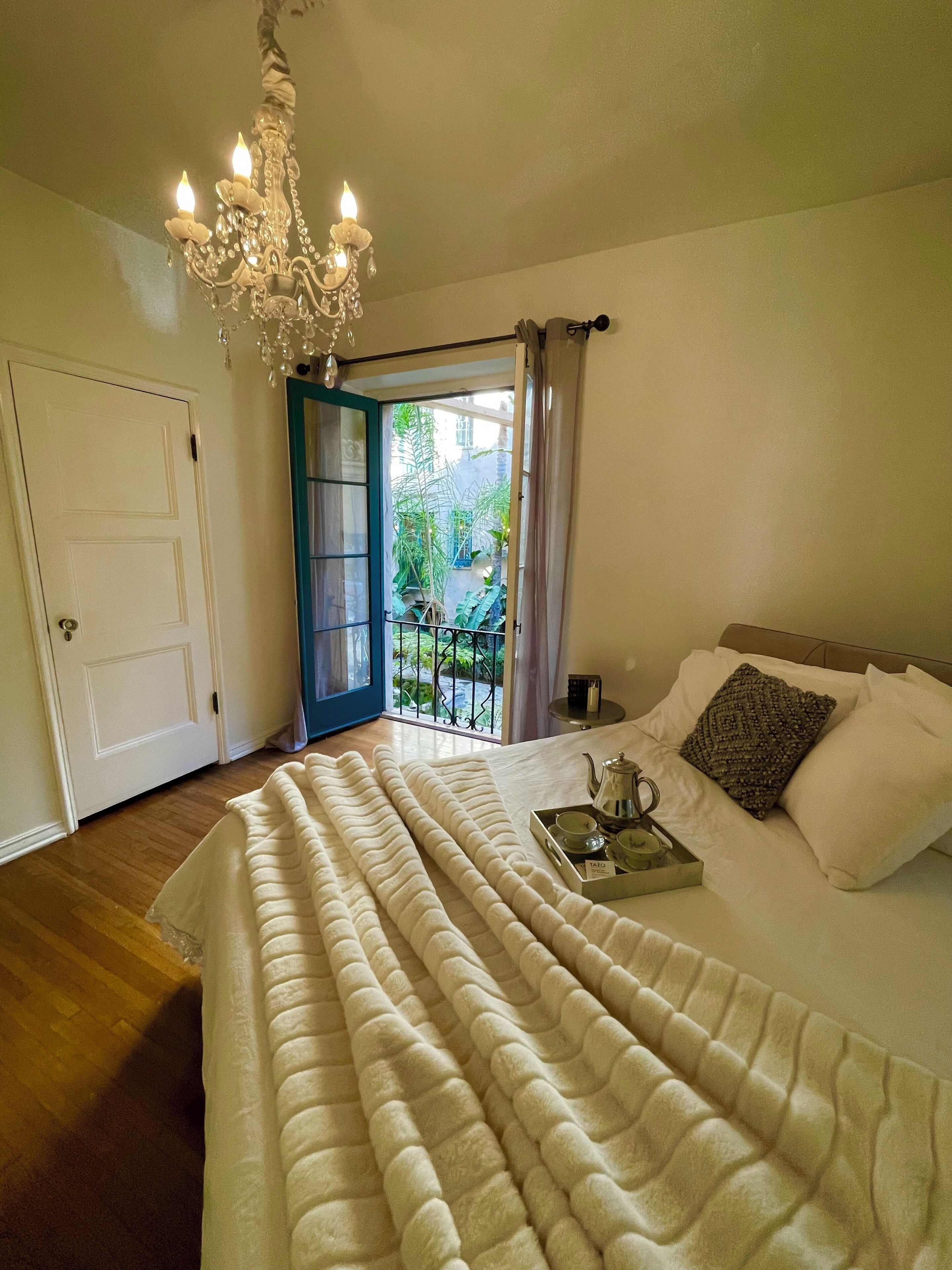 2 bedrooms, travel cot, WiFi, bed sheets