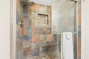 Appart'hôtel, plusieurs lits (Pelican C606) | Salle de bain