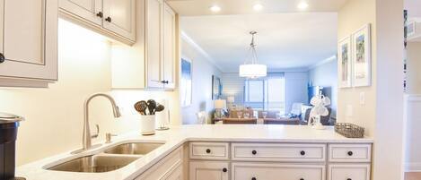 Appart'hôtel, plusieurs lits (Sea Coast Gardens II 105) | Cuisine privée