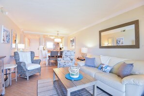 Leilighet, flere senger (Sea Coast Gardens II 105) | Oppholdsområde