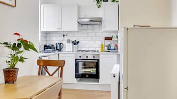 Microonde, forno, piano cottura, seggiolone