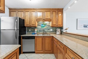 Private kitchen - Sea Coast Gardens II 110 (New Smyrna Beach)