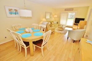 Condo, 1 cama King size y sofá cama (Sea Coast Gardens II 114) | Restaurantes