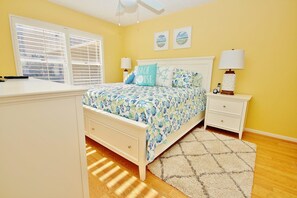 Condo, 1 cama King size y sofá cama (Sea Coast Gardens II 114) | 2 habitaciones 