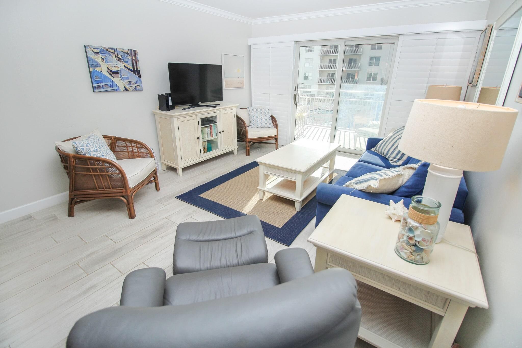 Leilighet, 1 kingsize-seng med sovesofa (Sea Coast Gardens II 211) | Oppholdsområde | TV