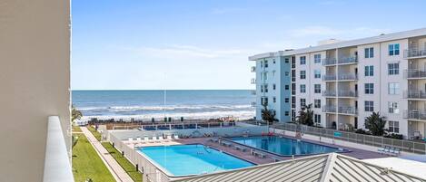Apartment, Mehrere Betten (Sea Coast Gardens II 314) | Pool | Beheizter Pool
