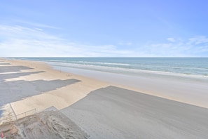 Appart'hôtel, 1 très grand lit et 1 canapé-lit (Sea Coast Gardens II 402) | Plage