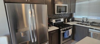 beautiful, cozy private and quiet house + heat garage -EV charger - NO BASEMENT