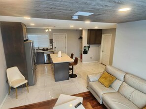 Smart TV, fireplace, stereo