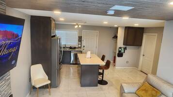 Smart TV, fireplace, stereo