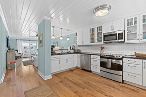 コンドミニアム ベッド (複数台) (Sea Coast Gardens II 513) | 専用キッチン | オーブン