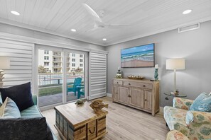 Apartment, Mehrere Betten (Sea Coast Gardens III 109) | Wohnbereich