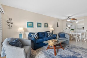 Leilighet, 1 queensize-seng med sovesofa (Sea Coast Gardens III 112) | Oppholdsområde