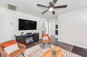 Smart TV - Charming Modern Home with Koi Pond & Spacious Backyard – Sleeps 6 (Monroe)