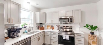 Charming Modern Home with Koi Pond & Spacious Backyard – Sleeps 6