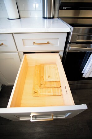 Fridge, microwave, oven, stovetop - Charming Modern Home with Koi Pond & Spacious Backyard – Sleeps 6 (Monroe)