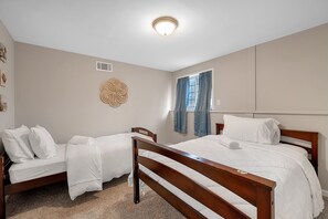 4 slaapkamers, een strijkplank/strijkijzer, wifi, beddengoed