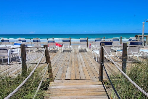 Sea Coast Gardens III 302