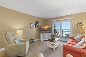 Condo, 1 cama King (Sea Coast Gardens III 316) | Área de estar | TV