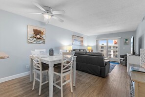 Leilighet, 1 kingsize-seng (Sea Coast Gardens III 509) | Oppholdsområde