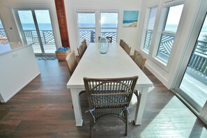 House, Multiple Beds (Sea Castle) | Dining