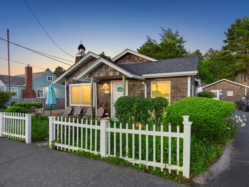 4 Buccaneer Bay: Charming Bungalow | Walk to Beach | Dog-Friendly