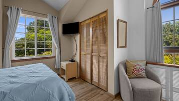 2 bedrooms, desk, iron/ironing board, travel crib