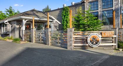 1 Pacific Surf: Cozy Town Home | Walk to Beach | Dog-Friendly