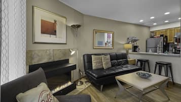 Televisión y chimenea