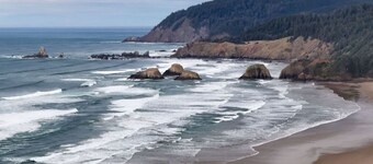 3 Orca Bay: Cozy Town Home | Walk to Beach | Dog-Friendly