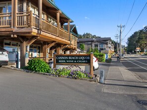 Property grounds - 5 Puffins Place: Walk to Beach | Coastal Charm | Dog-Friendly (Cannon Beach)