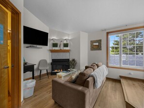 TV, fireplace