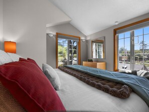 4 多间卧室、办公桌、熨斗/熨衣板、旅行婴儿床