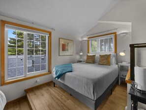 4 bedrooms, desk, iron/ironing board, WiFi