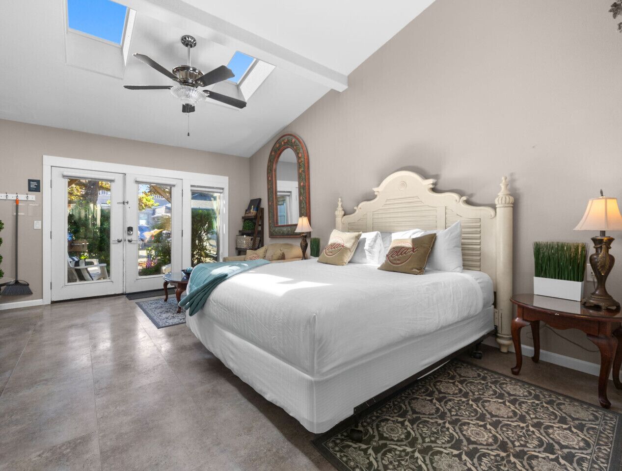 3 bedrooms, desk, iron/ironing board, travel crib