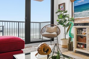 Living area - Sunrise 606 (New Smyrna Beach)