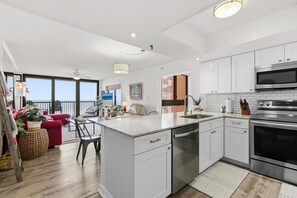 Private kitchen - Sunrise 606 (New Smyrna Beach)