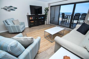 คอนโด, หลายเตียง (Southwind 402) | บริเวณนั่งเล่น