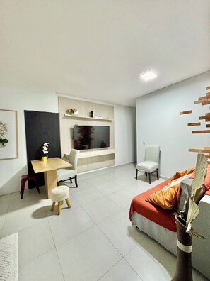 Departamento familiar, para no fumadores, vista al patio | Área de sala de estar | Televisión 