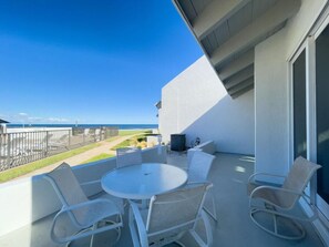 Outdoor dining - Sea Winds Condominiums I (New Smyrna Beach)